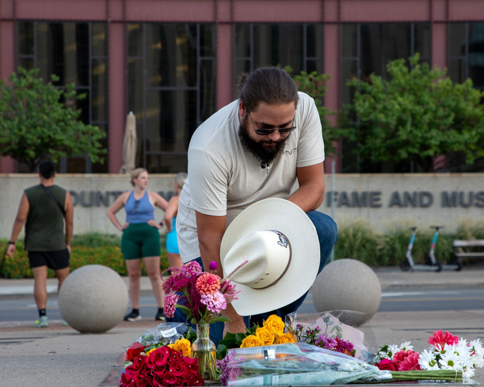 Nathan Barrientos, of Boston, prays over a makeshift memorial at Dolly Parton’s star outside of Nashville’s Country Music Hall of Fame and Museum hours after Parton’s death was announced, Aug. 25, 2026