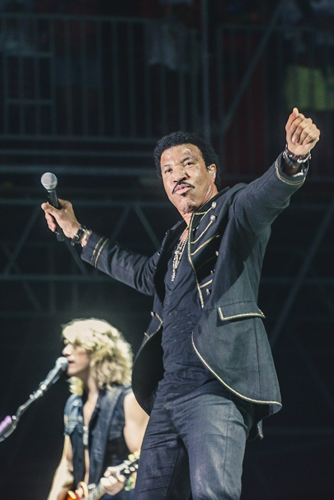 Bonnaroo Saturday: The Flaming Lips, Damon Albarn, Lionel Richie, Ms. Lauryn Hill, Frank Ocean, Nick Cave, El El and More