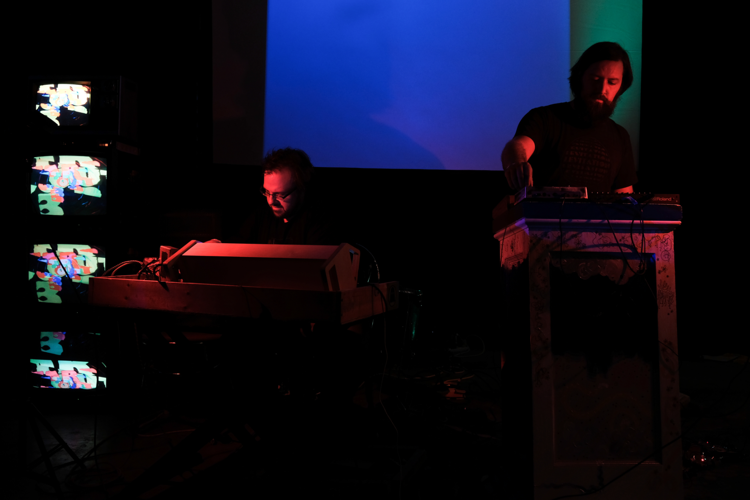 Djin Aquarian and More Tune In at Far Out Fest 333