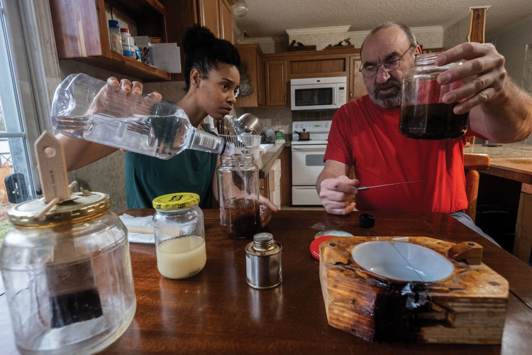 A Violin Maker and His Apprentice Keep a Storied Tradition Alive