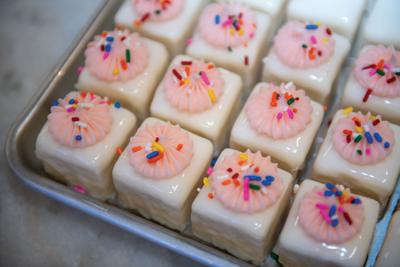 SweetDaisyPetitFours-1887.jpg