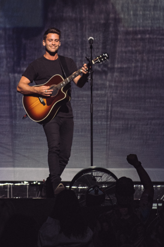 Shania Twain Casts a Pop-Country Spell on Bridgestone Arena