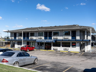 A Rodeway Inn off Harding Place and I-24