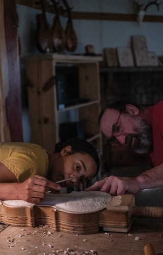 A Violin Maker and His Apprentice Keep a Storied Tradition Alive