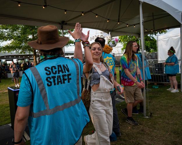 Bonnaroo2023Day1_CandidsAndCrowdShots-16.jpg