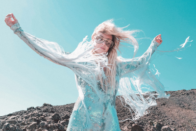 Elizabeth Cook Takes Country Music as Her Subject on <i>Aftermath</i>