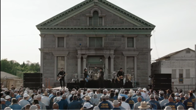 Los Tigres del Norte Give Johnny Cash’s Classic Prison Concert a Norteño Update