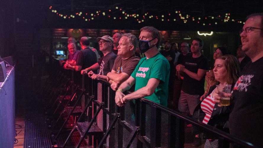 04-crowd-BDLC.jpg