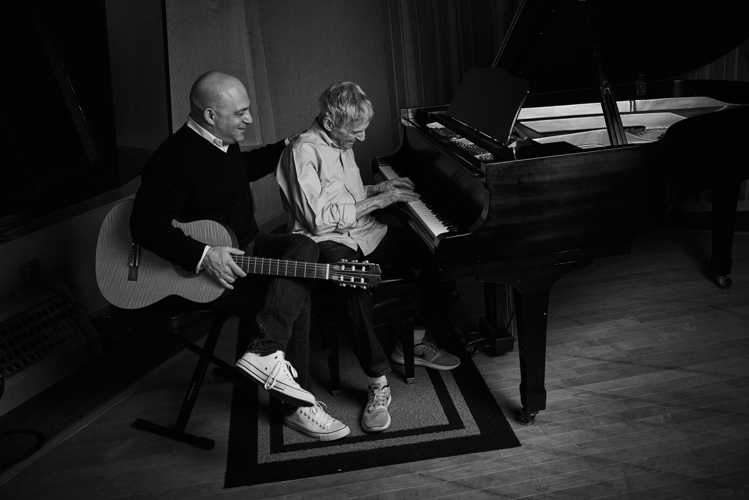 Daniel Tashian and Burt Bacharach Turn Pop to Their Own Purposes on <i>Blue Umbrella</i>