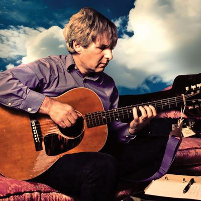 Musician Chris Stamey playing guitar
