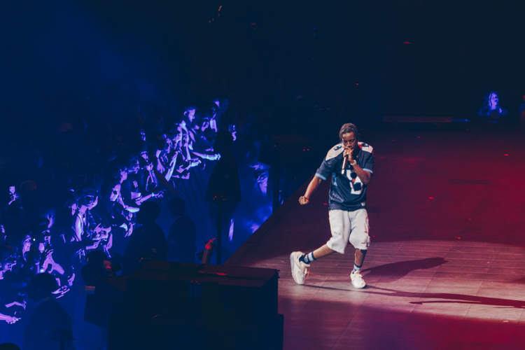 Drake Pleases the People at Bridgestone