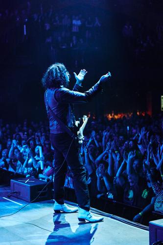 261010_JW_Nashville_024_JWCrowd02.jpg