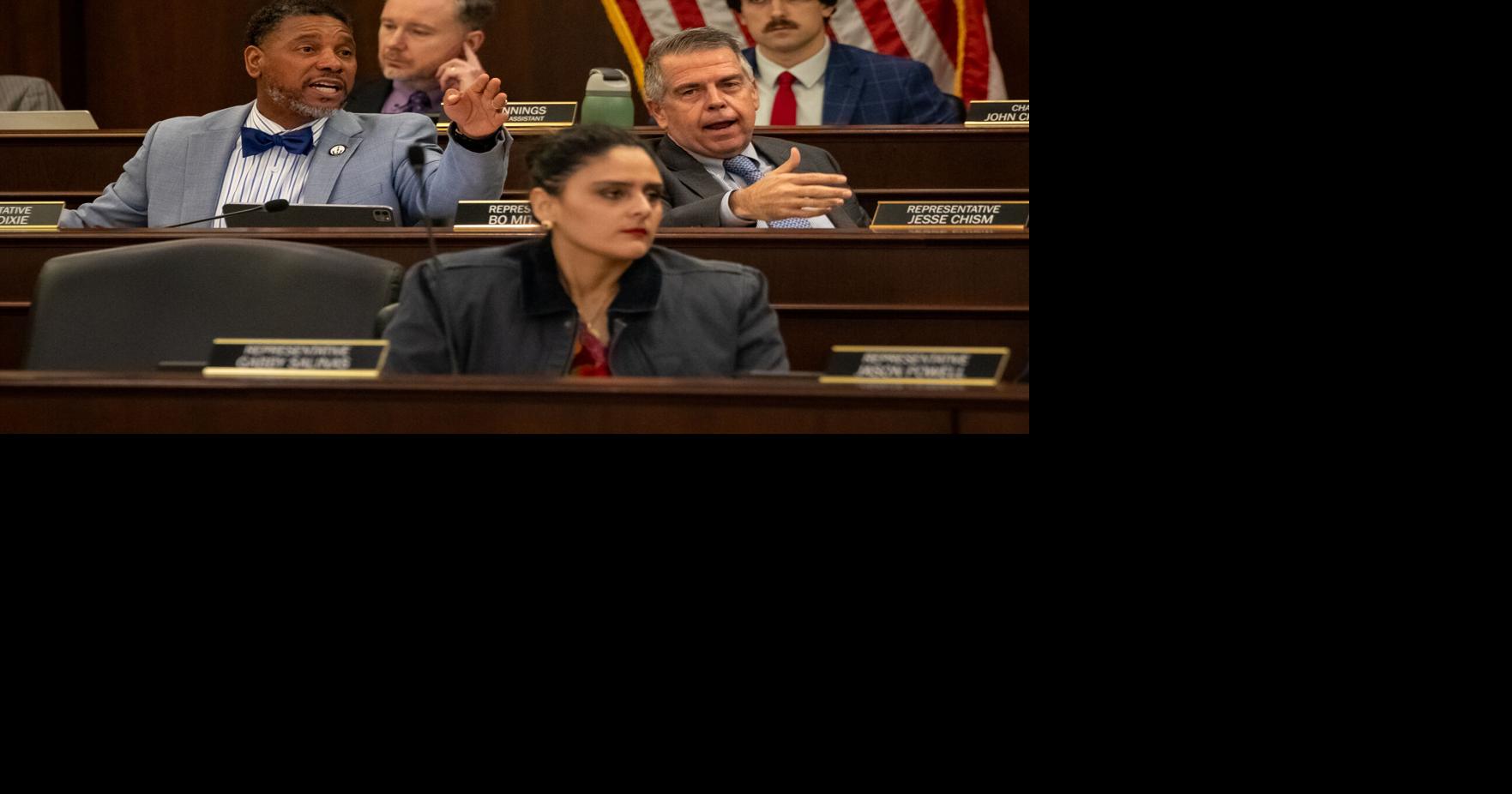 Democratic Reps. Vincent Dixie (left) and Bo Mitchell argue with ...