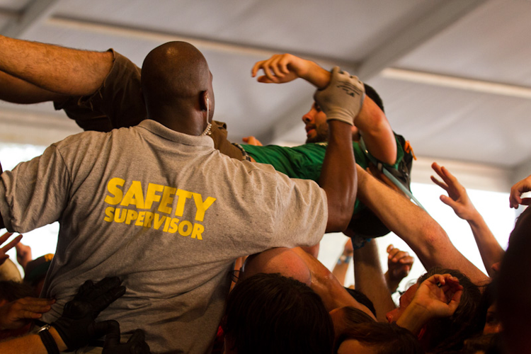 Bonnaroo 2011: Friday in Photos, Part 2 [Arcade Fire & NOFX]