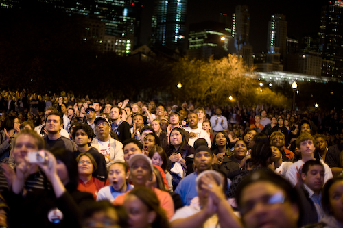 Hundreds of Thousands Flock to Obama Rally in Chicago