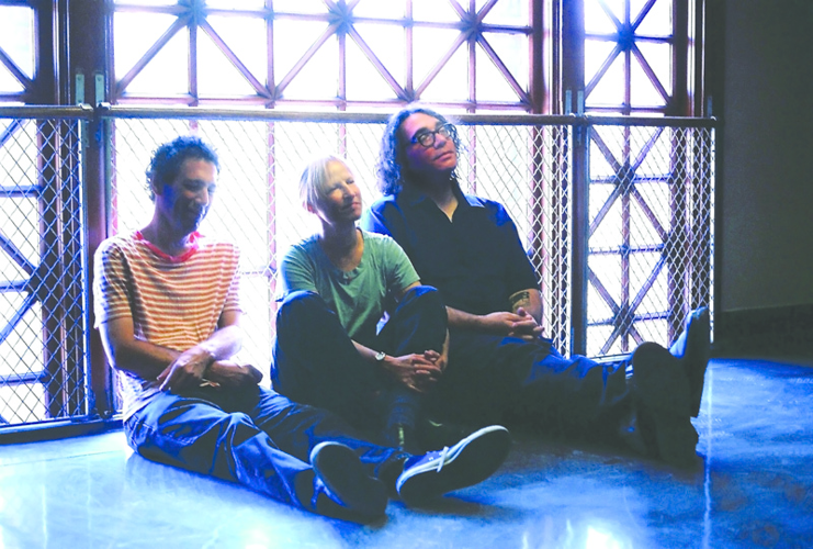 Fellow indie-rock founders and onetime labelmates Yo La Tengo and Jon Spencer Blues Explosion square off