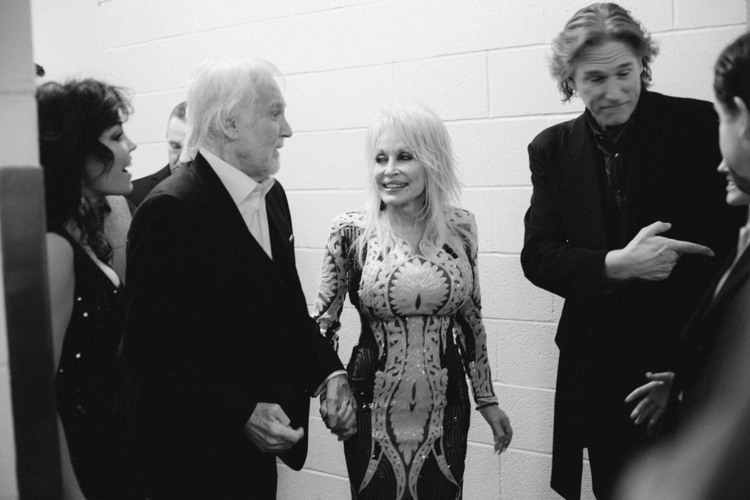 Kenny Rogers Says Farewell at Star-Studded Bridgestone Gig