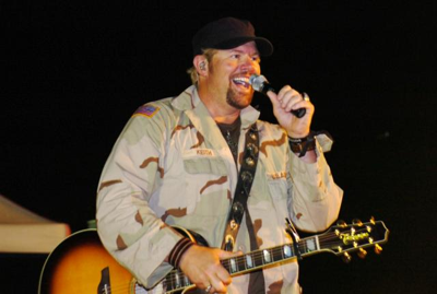 Apparently Someone Does Remember the Toby Keith/Kris Kristofferson Incident