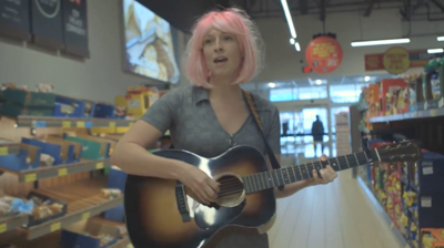 Watch Liz Cooper Play 'Mountain Man' in an Aldi