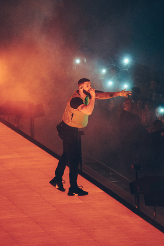 Drake Pleases the People at Bridgestone