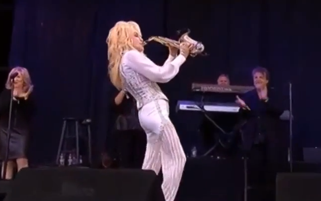 Here's Dolly Parton Playing 'Yakety Sax' at Glastonbury