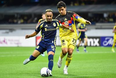 Hany Mukhtar fights for the ball with Ramon Juarez in Mexico City, April 14, 2026