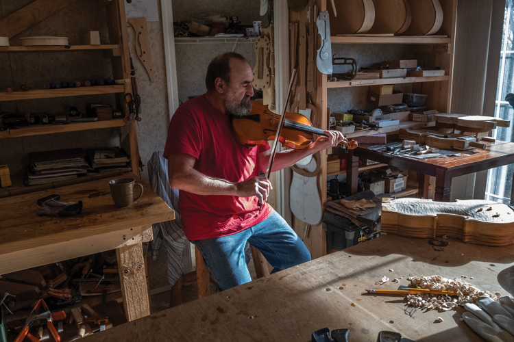 A Violin Maker and His Apprentice Keep a Storied Tradition Alive