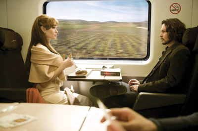 Johnny Depp-Angelina Jolie misfire <i>The Tourist</i> can't decide if it's straight or kidding