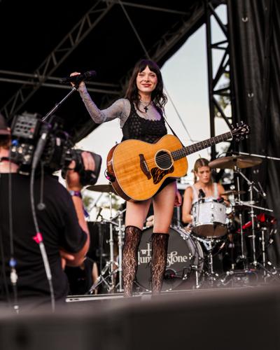 VR100483.jpg