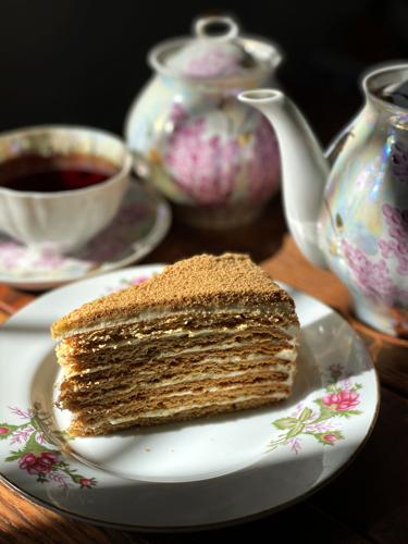 Antonina Karagadayeva's honey cake
