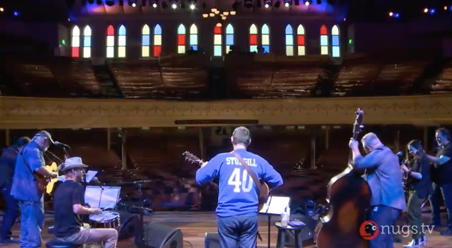 Sturgill Simpson Lets the ’Grass Grow at the Ryman