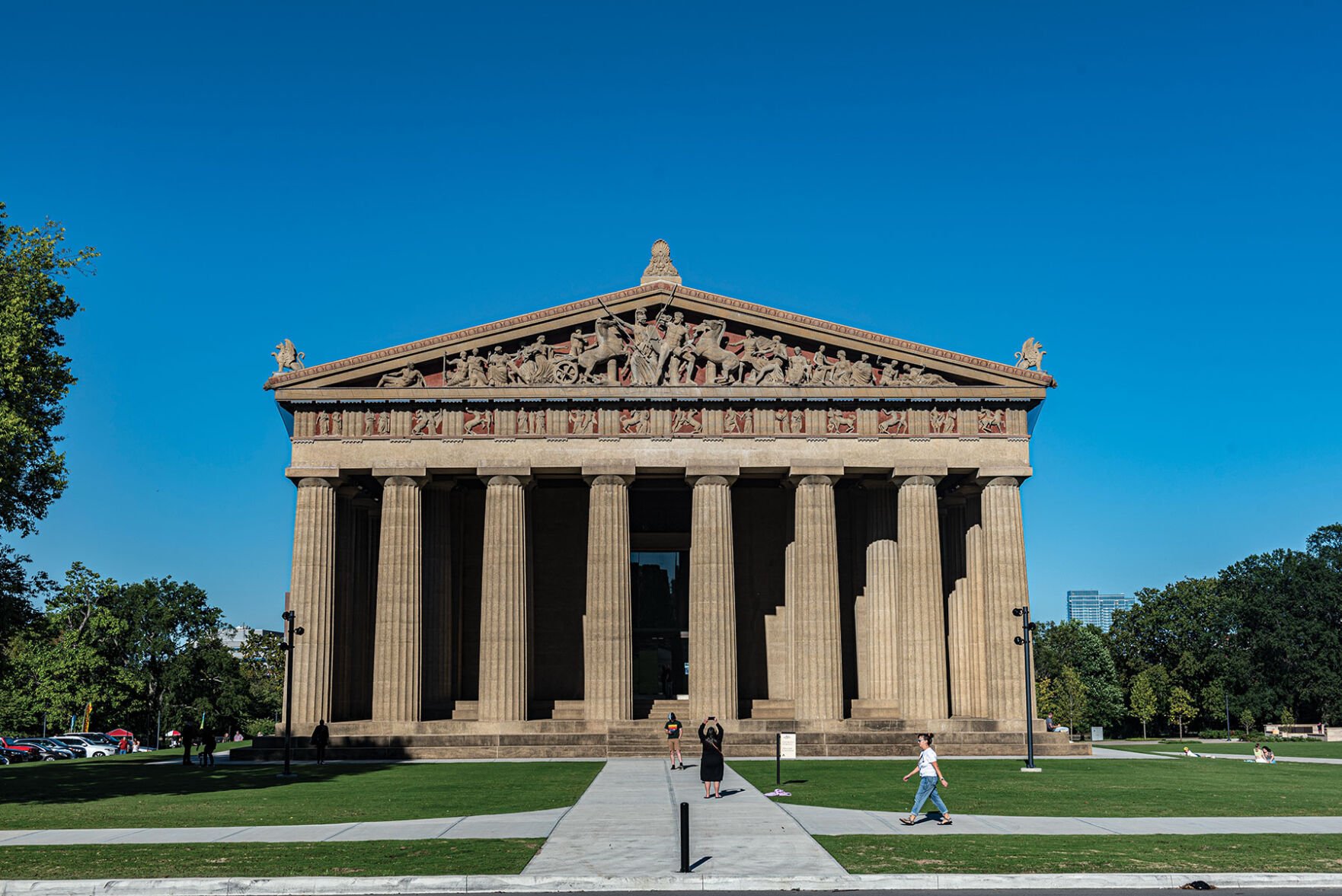 A head-on shot of Nashville's famed Parthenon replica