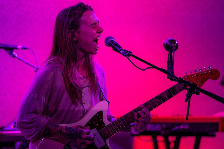 Julien-Baker-Blue-Room-13_scale60.jpg