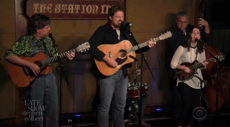 See Sturgill Simpson & Co. Pick on ‘Breakers Roar’ on <i>Colbert</i>