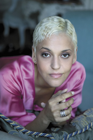 Passionate Portuguese singer Mariza carries the torch for <i>fado</i> music