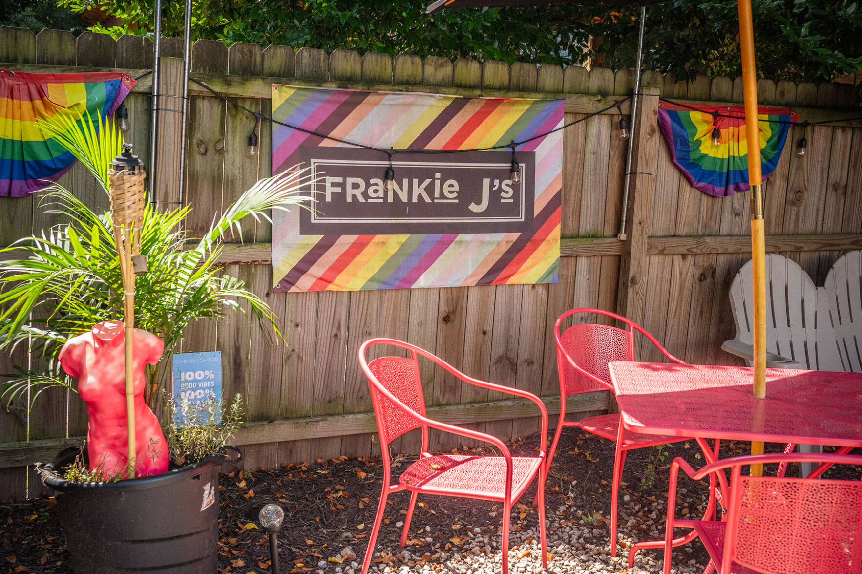 The patio at Frankie J's