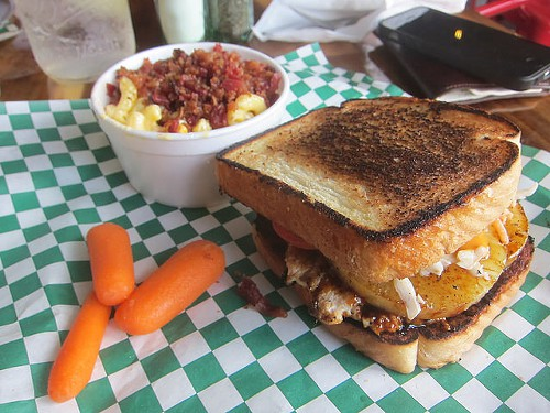 First Bite: Business Is on Fire at Smokin Thighs