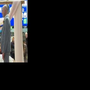 Couple marry in 'sustainable' wedding in Netherlands railway station