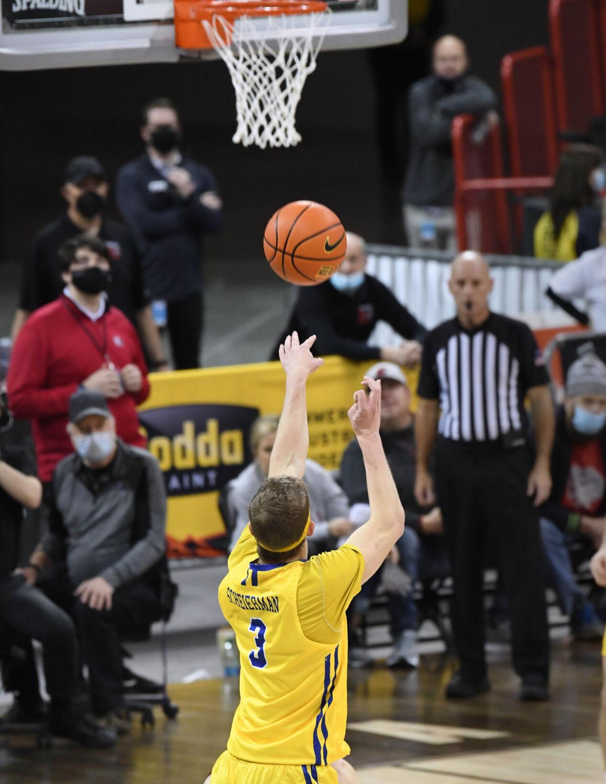 Baylor Scheierman's buzzer-beater lifts South Dakota State to ...