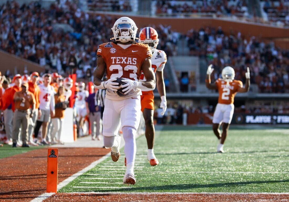 No. 5 Texas runs away from No. 12 Clemson, off to CFP quarterfinals |  National | nbcrightnow.com