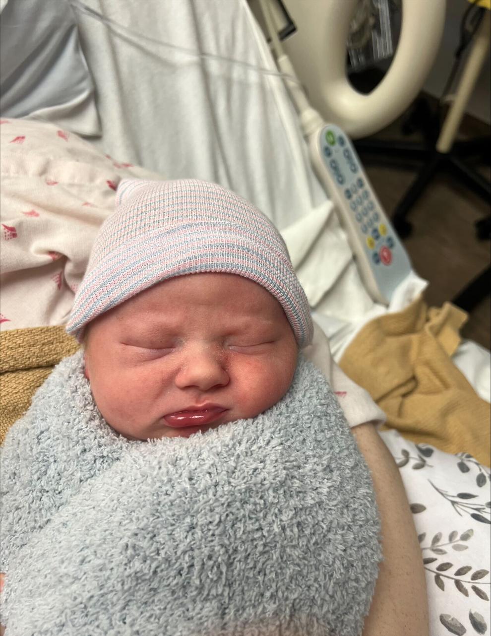 First baby born in 2025 at Kadlec! News