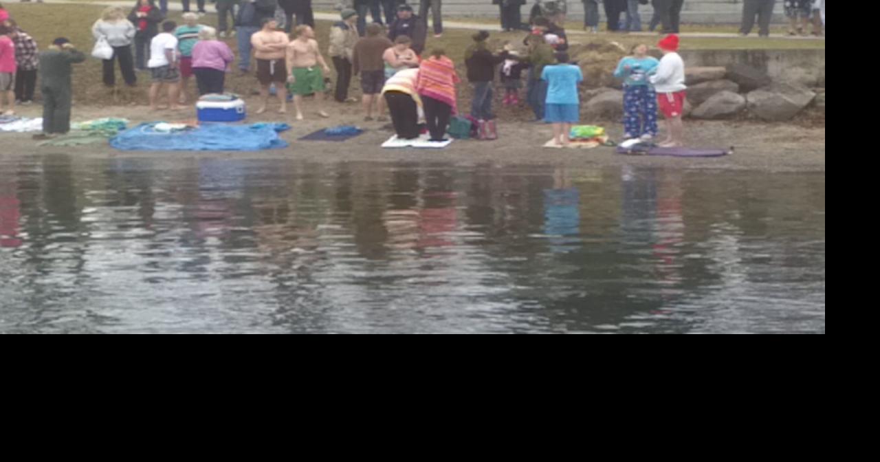 People Brave Chilly Waters for Annual Polar Bear Plunge in Richland