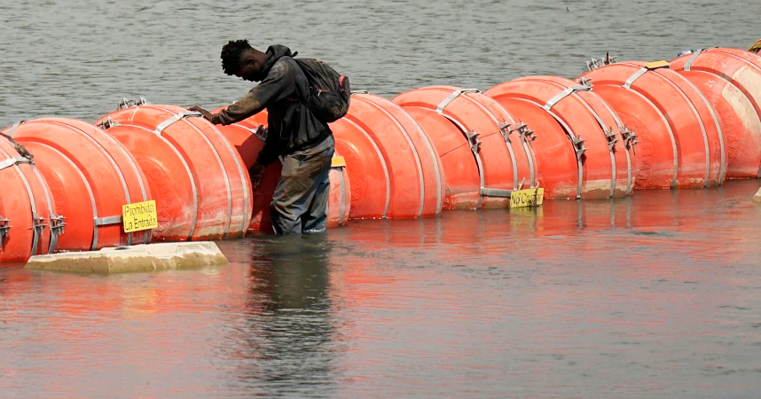 Federal judge orders Texas to remove floating barrier in Rio Grande ...