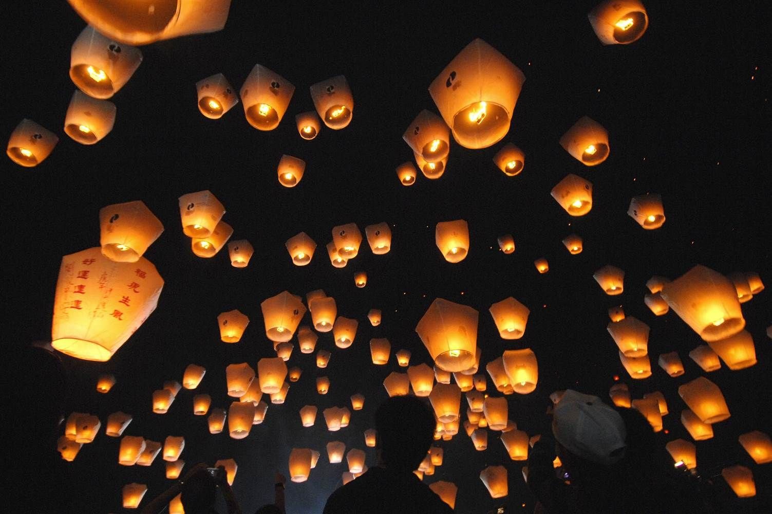 Chinese deals lanterns banned