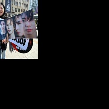 Fans -- 260,000 were predicted earlier -- descended on Seoul from morning onwards