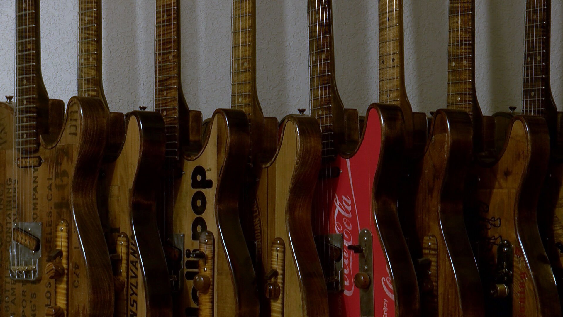 How does Walla Walla Guitar Company make electric guitars from