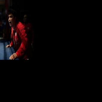 Greenland's teenage boxers throwing punches to survive