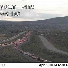 Couch falls off vehicle, causes crash on I-182 in Richland, Pasco - Vimarsana News