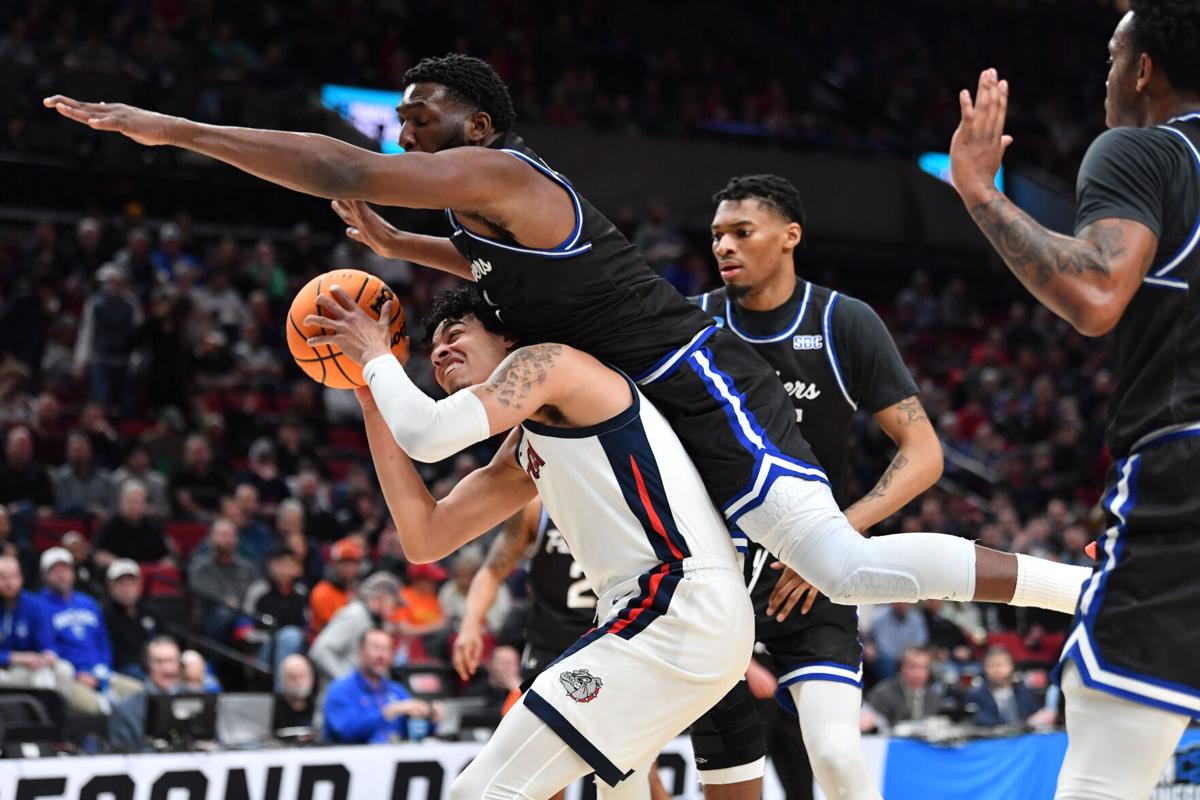 No. 1 Gonzaga rebounds from shaky first half, unloads on No ...