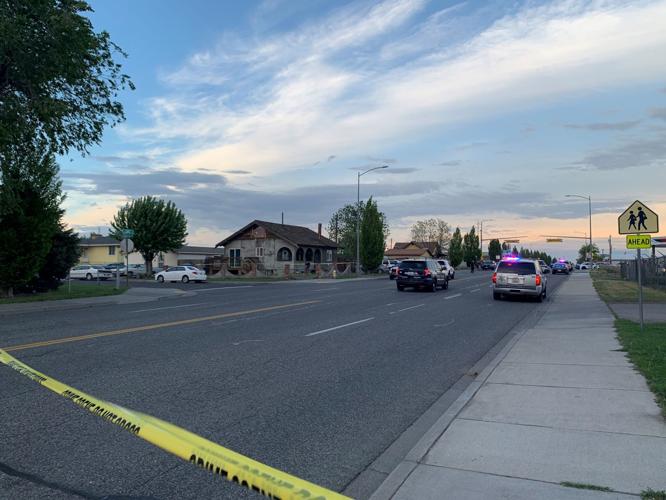 Police looking for suspect after two injured and one dead in Pasco ...